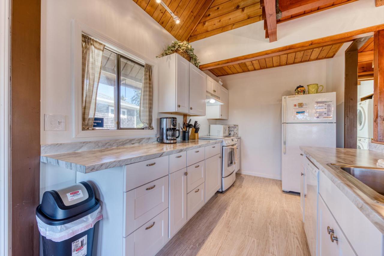 Grove'S Bayview Villa Rockaway Beach Bagian luar foto